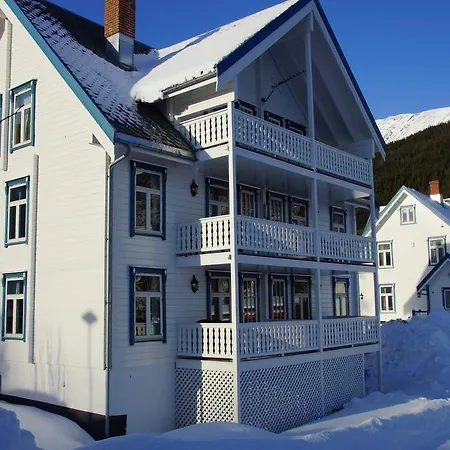 Johnsen Aparthotel *